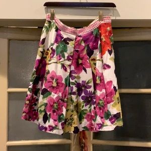 Adorable floral skirt size 8